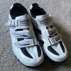 Shimano Cycling Shoes Size 42. Used for Indoor only. White
